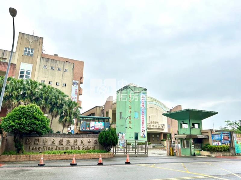 專任*體育園區角窗金透店|龍興國中房屋室內格局與周邊環境