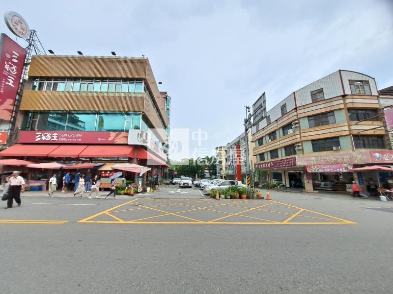 每坪8萬7甲仙商圈正路4樓透天店面房屋室內格局與周邊環境