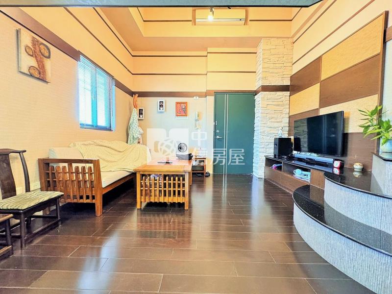 礁溪商業區挑高山景溫泉宅房屋室內格局與周邊環境
