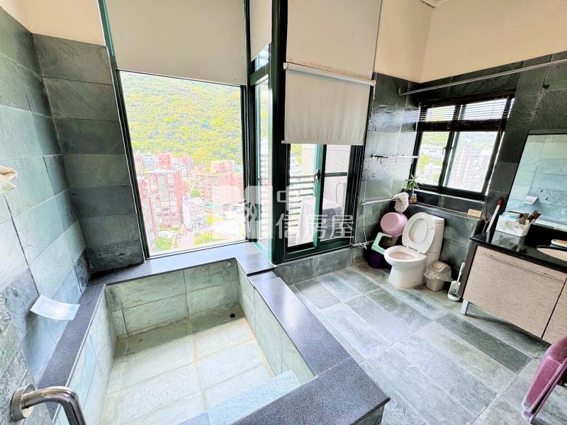 礁溪商業區挑高山景溫泉宅房屋室內格局與周邊環境