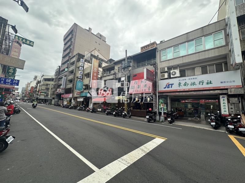 車站前樓店大坪數親友案房屋室內格局與周邊環境