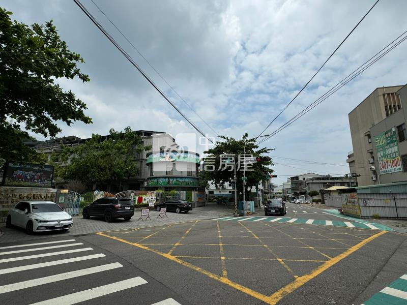 近霧峰市場臨10米路全新整理黃金店住房屋室內格局與周邊環境