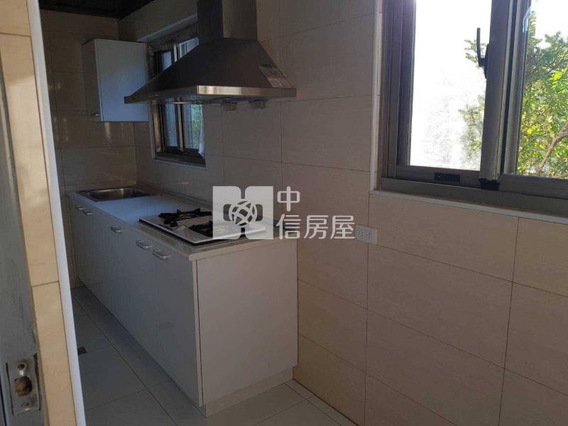 新高國小旁.黃金傳家店面房屋室內格局與周邊環境