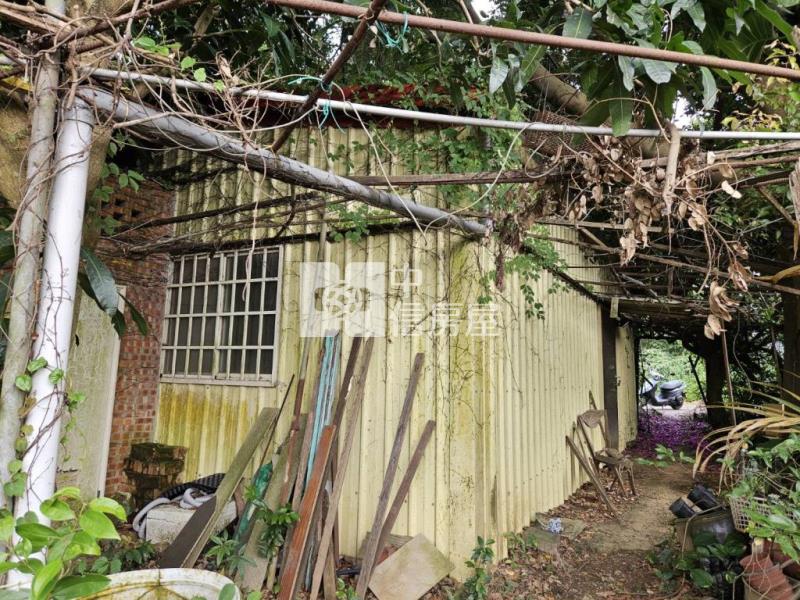 過嶺休閒農地附資材室房屋室內格局與周邊環境