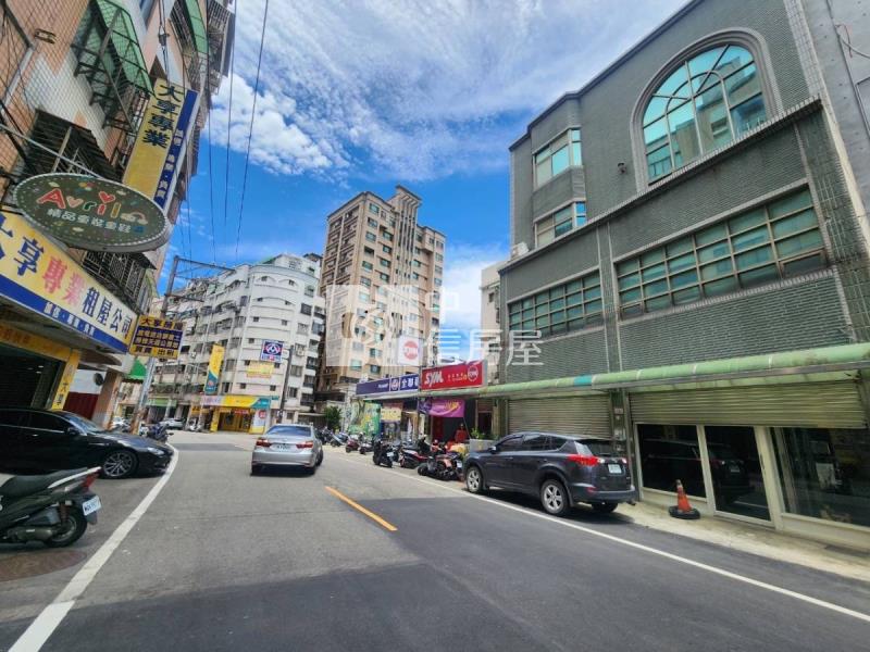 忠福商圈電梯黃金雙店面房屋室內格局與周邊環境