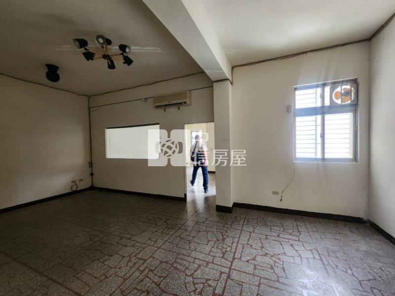 忠福商圈電梯黃金雙店面房屋室內格局與周邊環境