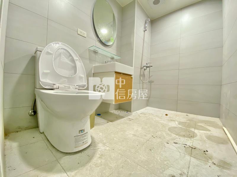 西屯國小文修公園全新整理精美文青大套房玻璃陽台房屋室內格局與周邊環境