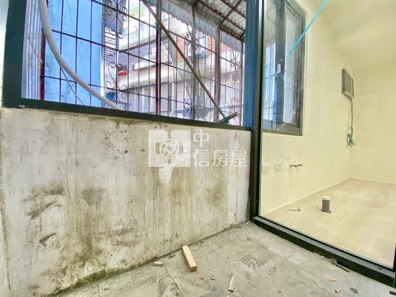 西屯國小文修公園全新整理精美文青大套房玻璃陽台房屋室內格局與周邊環境