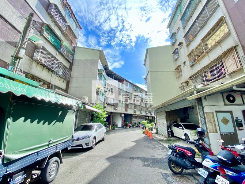 西屯國小文修公園全新整理稀有二樓大套房玻璃陽台房屋室內格局與周邊環境