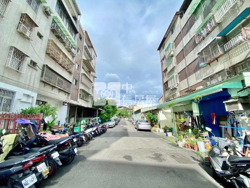 西屯國小文修公園全新整理稀有二樓大套房玻璃陽台房屋室內格局與周邊環境