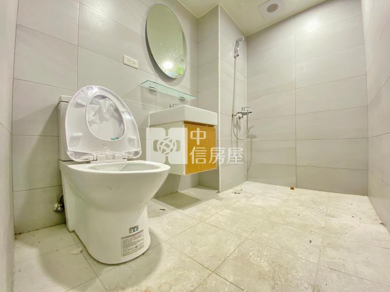 西屯國小文修公園全新整理稀有二樓大套房玻璃陽台房屋室內格局與周邊環境