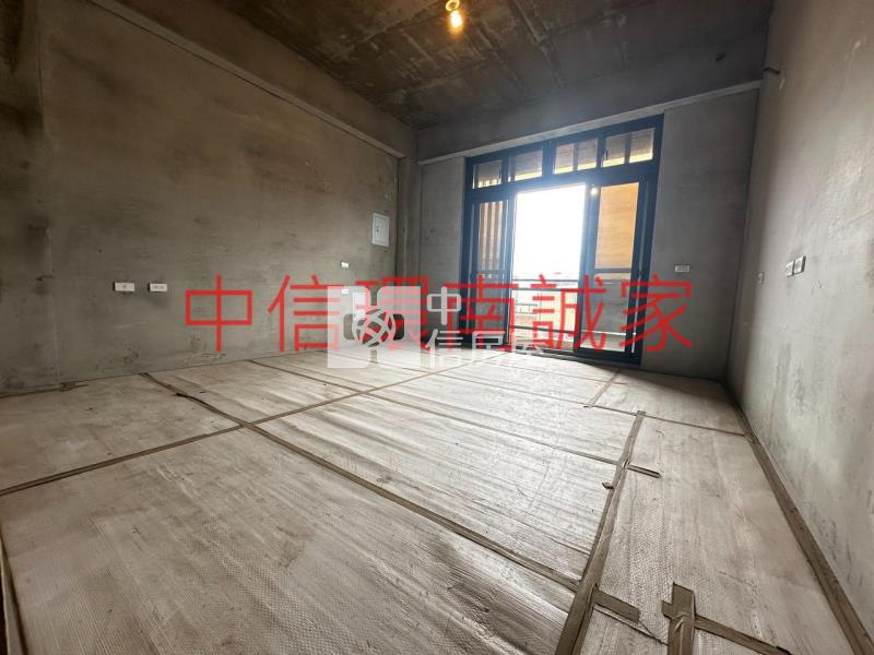 忠貞大面寬全新電梯店住房屋室內格局與周邊環境