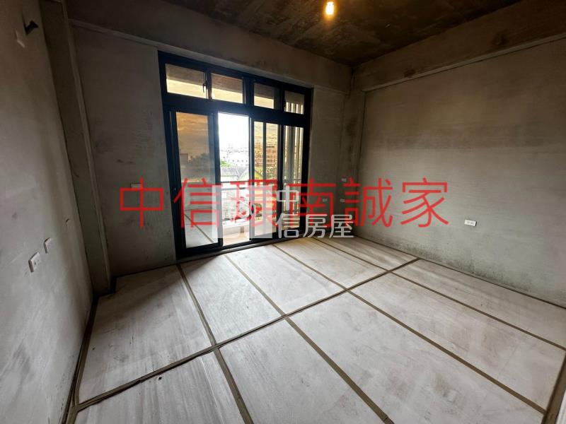 忠貞大面寬全新電梯店住房屋室內格局與周邊環境