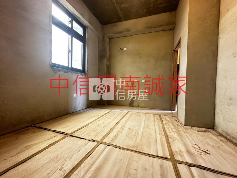 忠貞大面寬全新電梯店住房屋室內格局與周邊環境