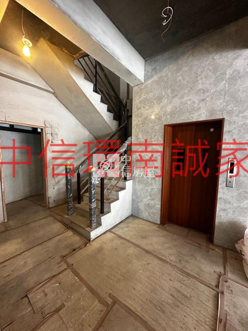 忠貞大面寬全新電梯店住房屋室內格局與周邊環境