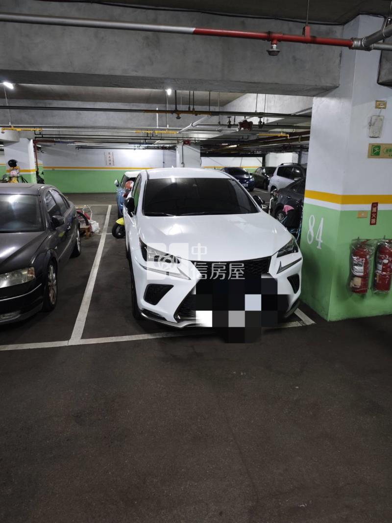 文化商圈甲天下稀有精美3+1房車房屋室內格局與周邊環境
