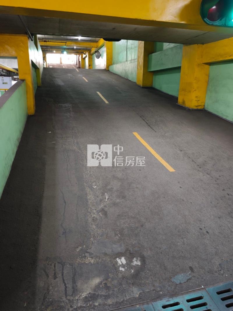 文化商圈甲天下稀有精美3+1房車房屋室內格局與周邊環境