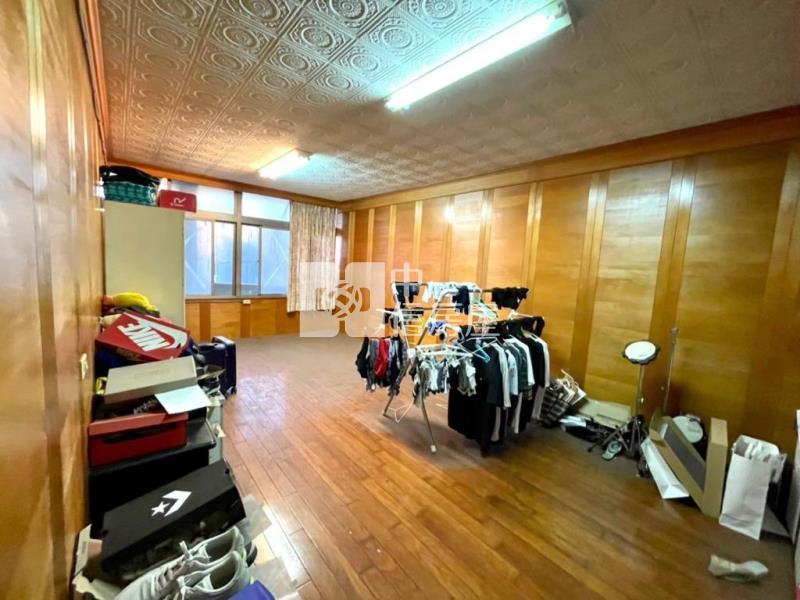 中壢市中心面寬黃金透店房屋室內格局與周邊環境