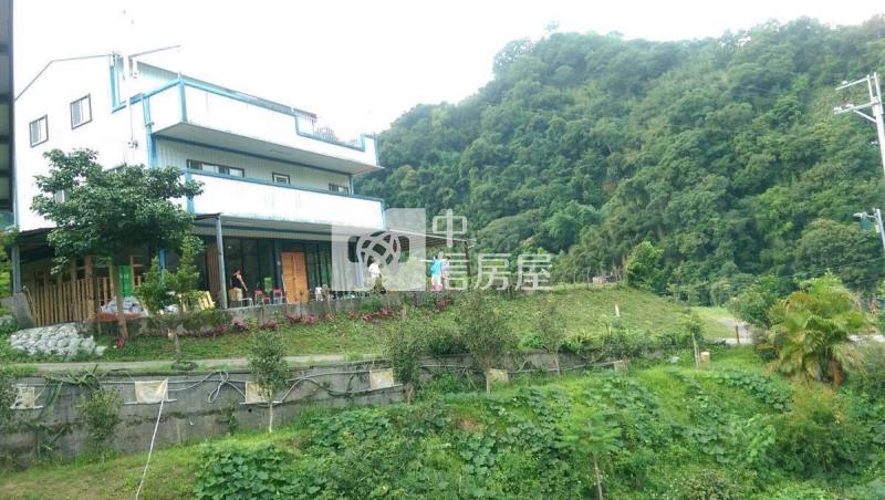 鯉魚潭水庫旁的農+建露營休閒用地房屋室內格局與周邊環境