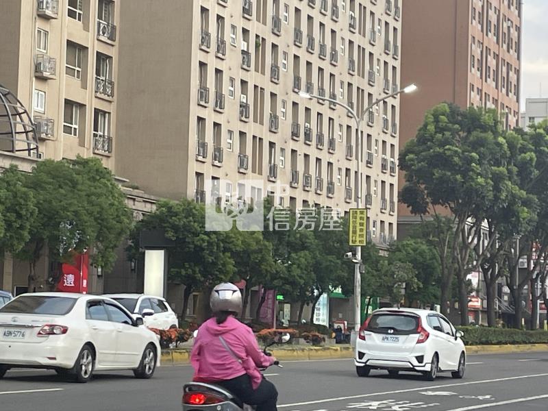 經國大面寬金店面房屋室內格局與周邊環境