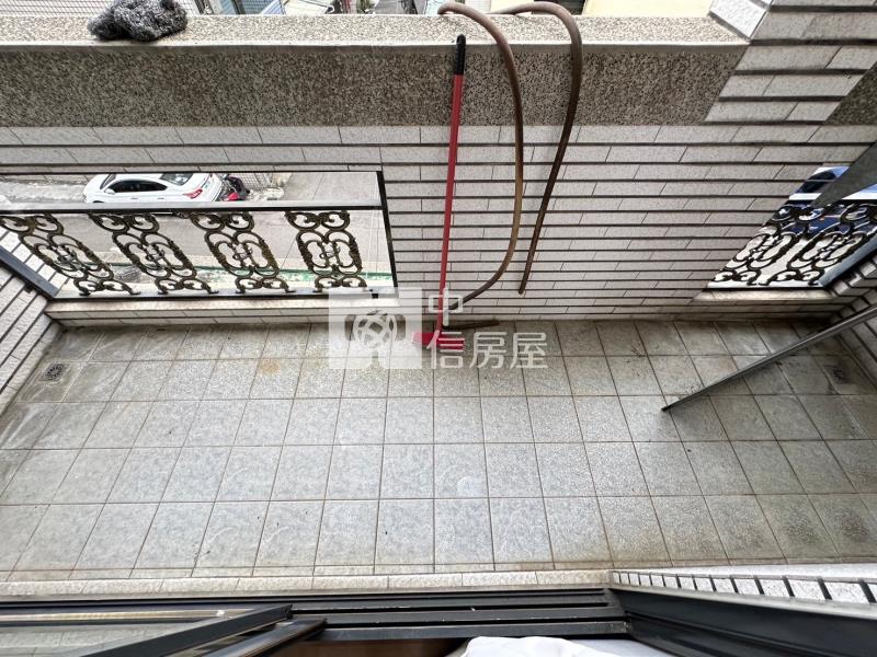 大里二期旁震後臨路雙車美別墅房屋室內格局與周邊環境