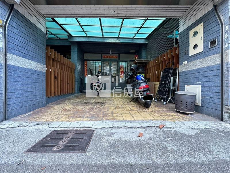 大里二期旁震後臨路雙車美別墅房屋室內格局與周邊環境