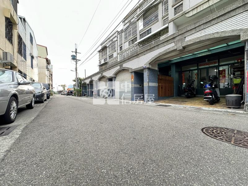 大里二期旁震後臨路雙車美別墅房屋室內格局與周邊環境