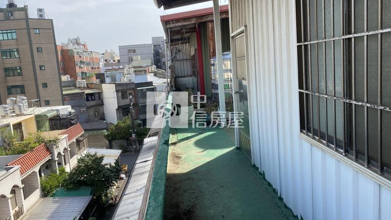 信義國小公寓四樓含頂加房屋室內格局與周邊環境