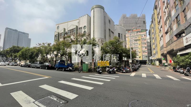 水湳超值店面(專任)房屋室內格局與周邊環境