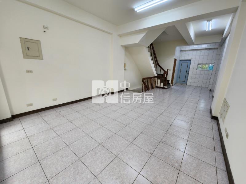 秀泰影城旁店面房屋室內格局與周邊環境
