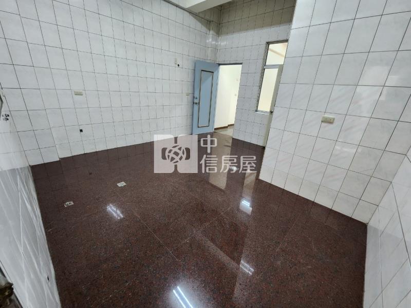 秀泰影城旁店面房屋室內格局與周邊環境