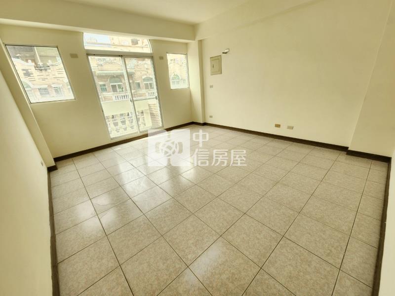 秀泰影城旁店面房屋室內格局與周邊環境