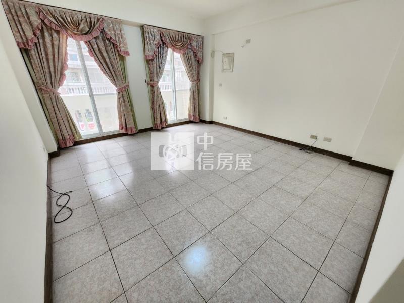 秀泰影城旁店面房屋室內格局與周邊環境