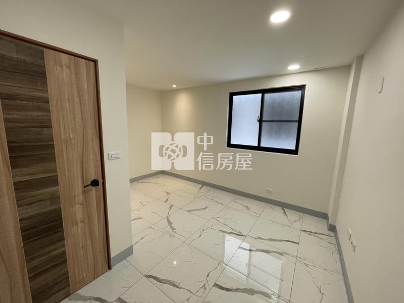 鄰新光三越黃金店面房屋室內格局與周邊環境