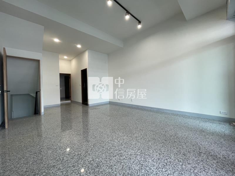 鄰新光三越黃金店面房屋室內格局與周邊環境