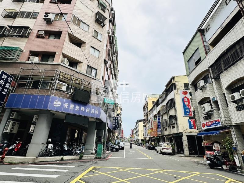 文心國小8米大面寬金店附雙平車房屋室內格局與周邊環境