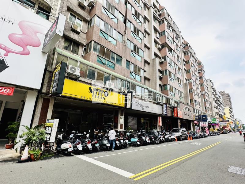 文心國小8米大面寬金店附雙平車房屋室內格局與周邊環境