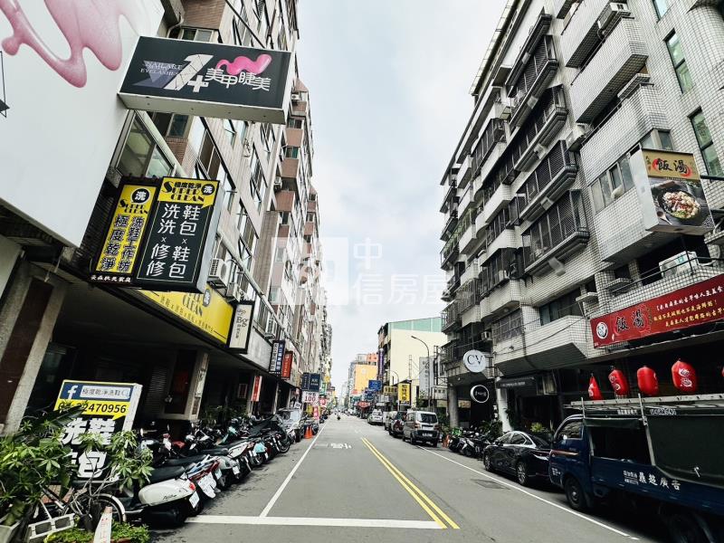文心國小8米大面寬金店附雙平車房屋室內格局與周邊環境