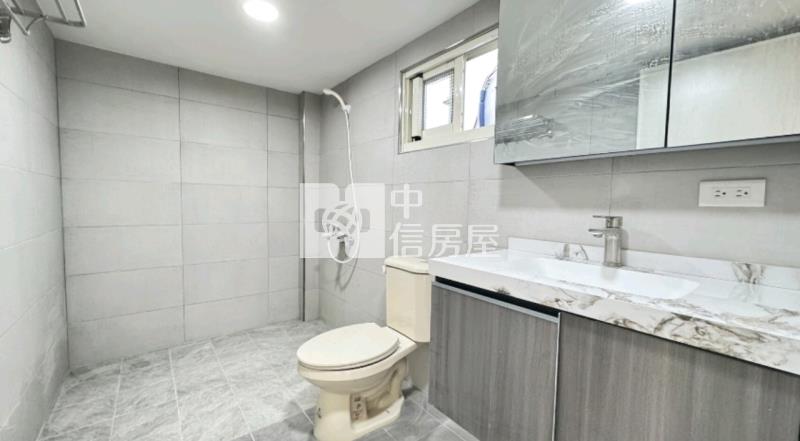 高鐵南路旁透天(1)房屋室內格局與周邊環境