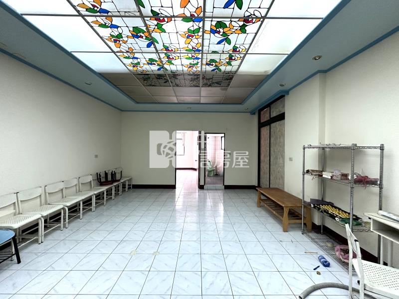 臨馬路商2大透天房屋室內格局與周邊環境
