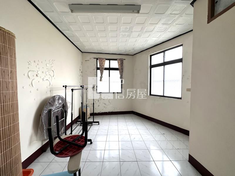 臨馬路商2大透天房屋室內格局與周邊環境