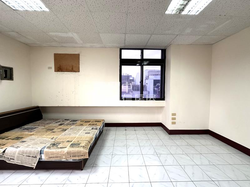臨馬路商2大透天房屋室內格局與周邊環境