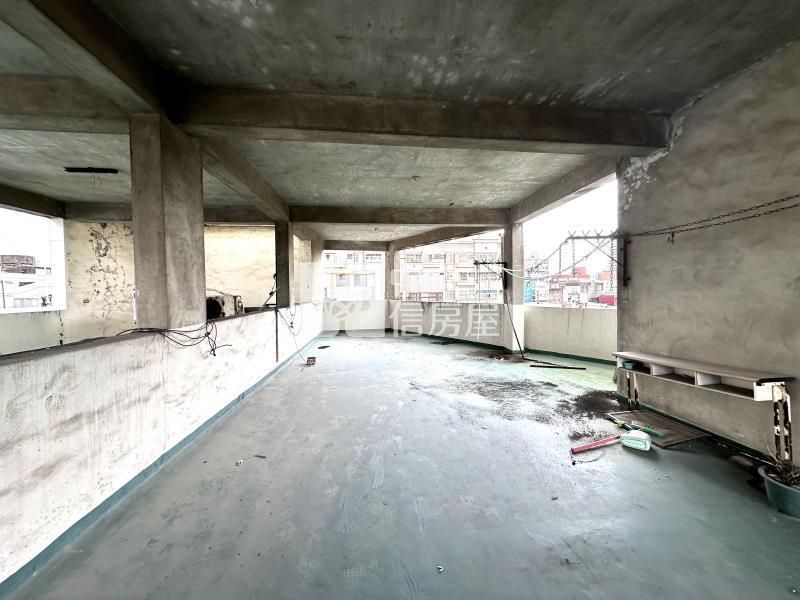 臨馬路商2大透天房屋室內格局與周邊環境