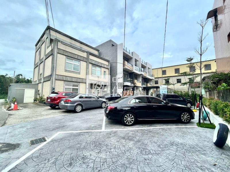 一巷墅邊間採光美透天房屋室內格局與周邊環境