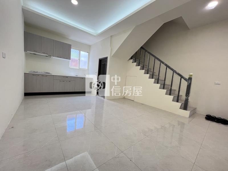 近中豐路活巷整新透天房屋室內格局與周邊環境