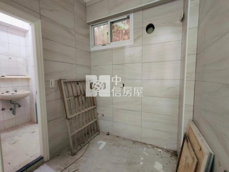 ●龍安街學區套房權利屋房屋室內格局與周邊環境