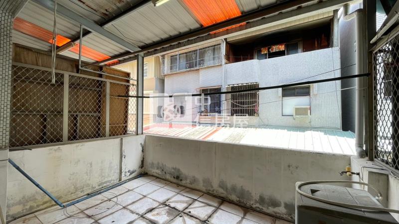 太平低總價靜巷車庫透天房屋室內格局與周邊環境