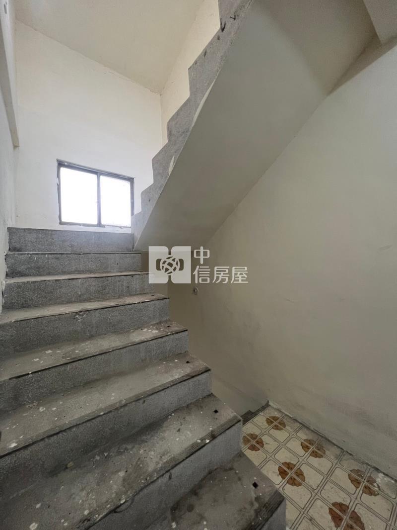 忠貞國小大地坪邊間透天房屋室內格局與周邊環境