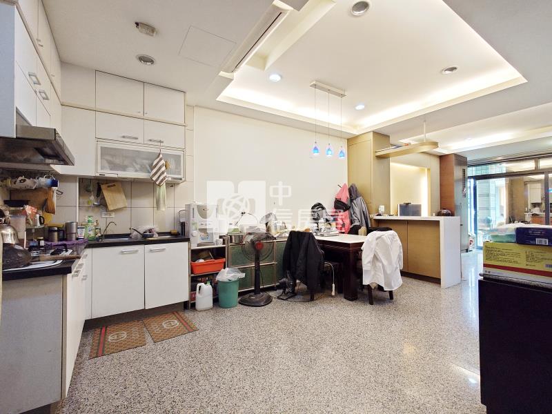 東區lalaport臨路透店房屋室內格局與周邊環境