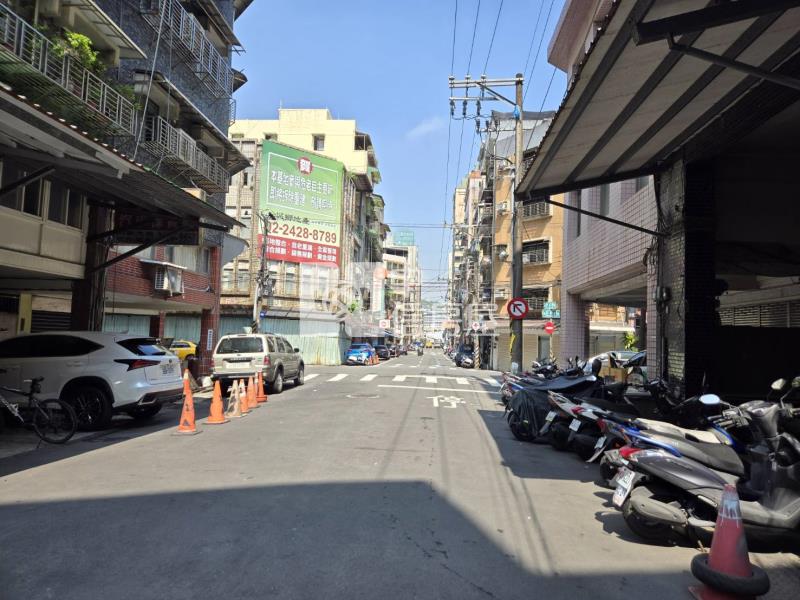 ◆正義路平地美5房房屋室內格局與周邊環境